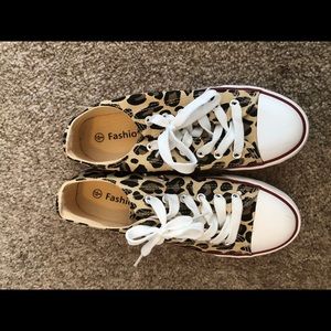 Leopard print tennis shoes